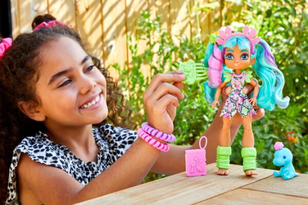 Mattel ave lub Rokelle Doll 810Inch, Teal Hair Poseable Prehistori Fashion Doll with Dinosaur Pet and Acessories, for 4 Year Olds - Image 2